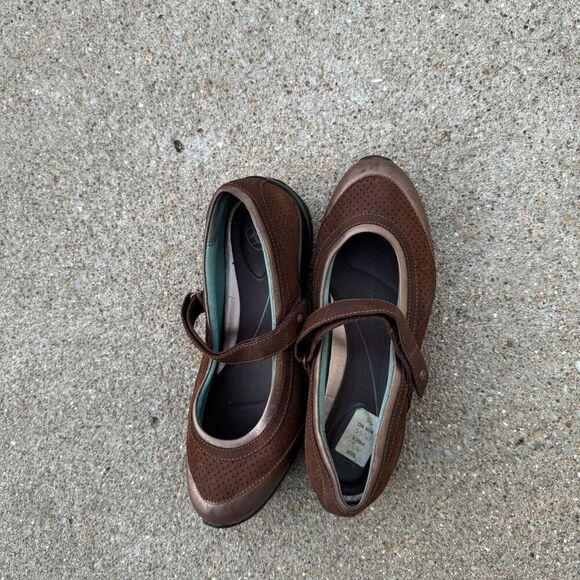 ARIAT Mary Jane Shoes Womens Size 9.5 Brown Metallic Leather Strap Perforated - Picture 8 of 9